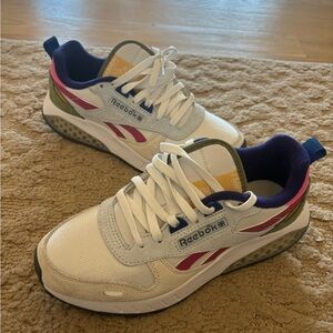 Reebok Lifestyle Sneakers – Mens 7/Womens 8 |Colorblock